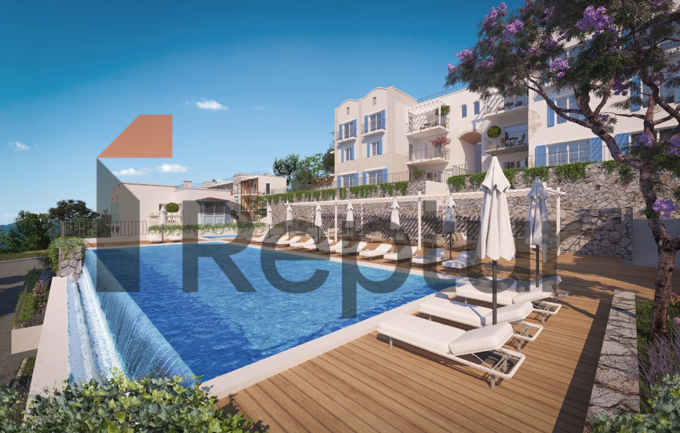 For sale from the owner, a finished residence with a panoramic view of the sea