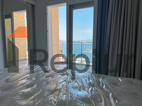 For sale from the owner, a finished residence with a panoramic view of the sea