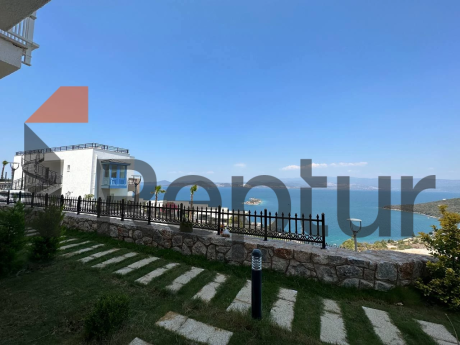 For sale from the owner, a finished residence with a panoramic view of the sea