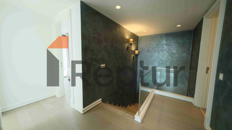 Two-storey villa with three bedrooms for rent from the agency Reptur