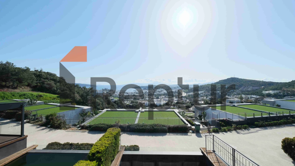 Two-storey villa with three bedrooms for rent from the agency Reptur