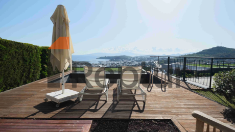 Two-storey villa with three bedrooms for rent from the agency Reptur