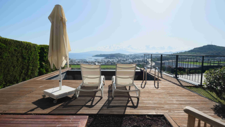 Two-storey villa with three bedrooms for rent from the agency Reptur