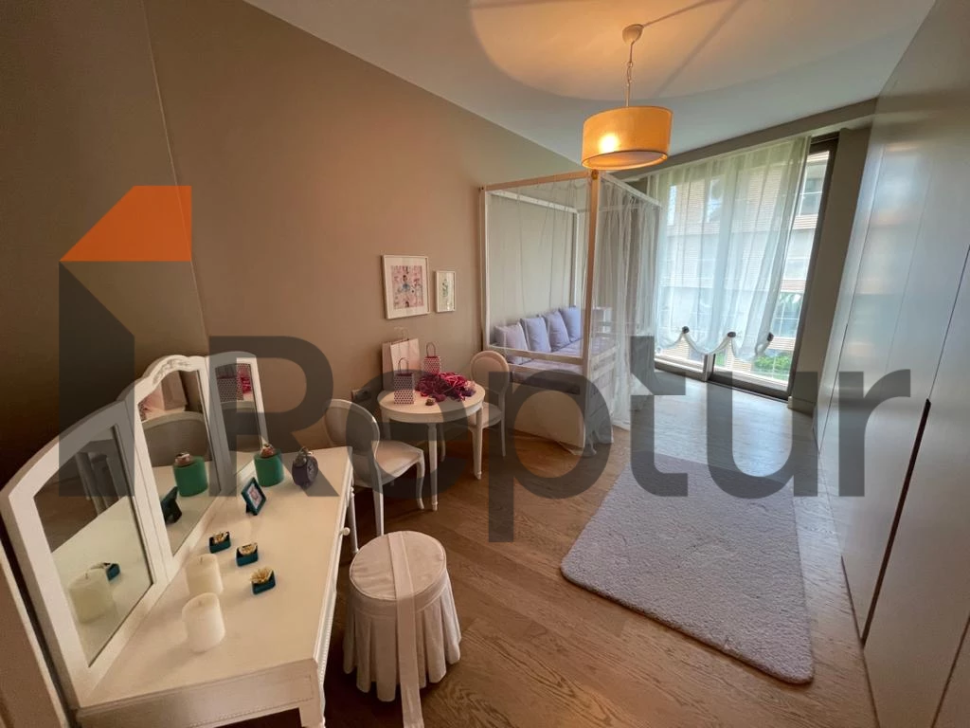 It's a pleasure to live literally in the bosom of nature