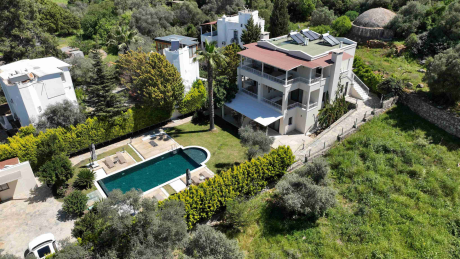 For rent Duplex Apartment Layout 2+1, with 2 bathrooms, balcony and terrace with access to the garden.