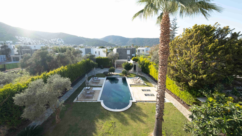 For rent Duplex Apartment Layout 2+1, with 2 bathrooms, balcony and terrace with access to the garden.