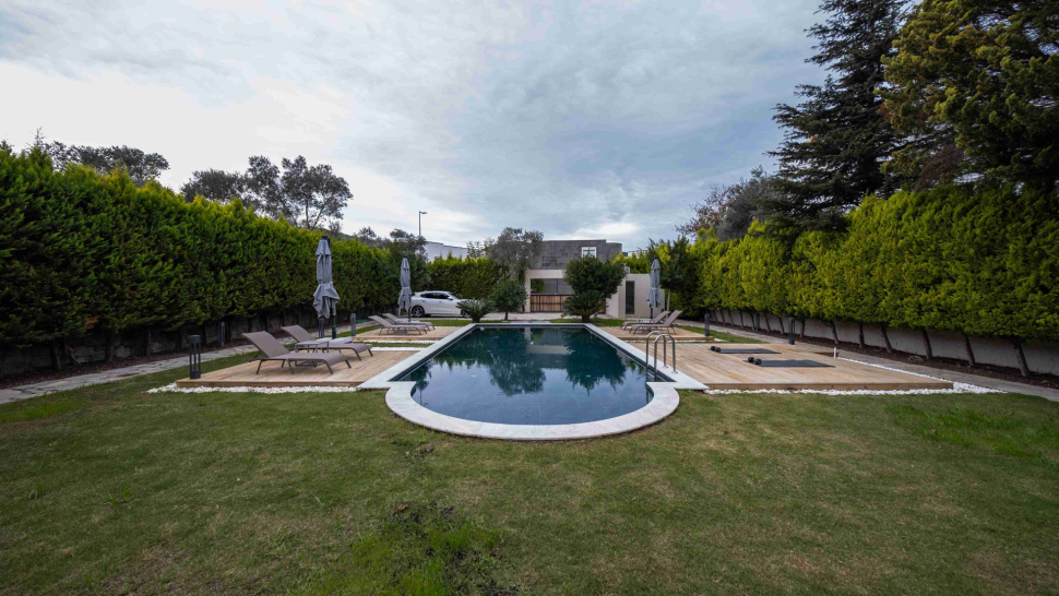 For rent Duplex Apartment Layout 2+1, with 2 bathrooms, balcony and terrace with access to the garden.