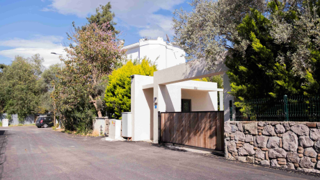 For rent Duplex Apartment Layout 2+1, with 2 bathrooms, balcony and terrace with access to the garden.