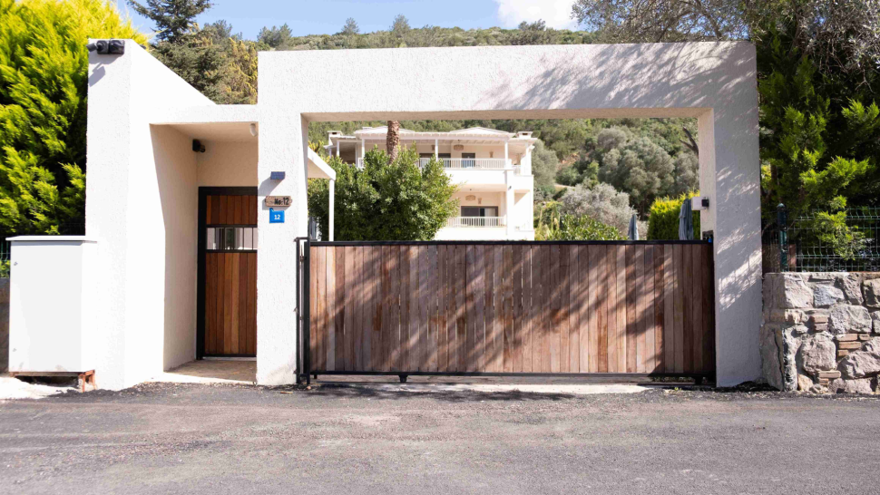 For rent Duplex Apartment Layout 2+1, with 2 bathrooms, balcony and terrace with access to the garden.