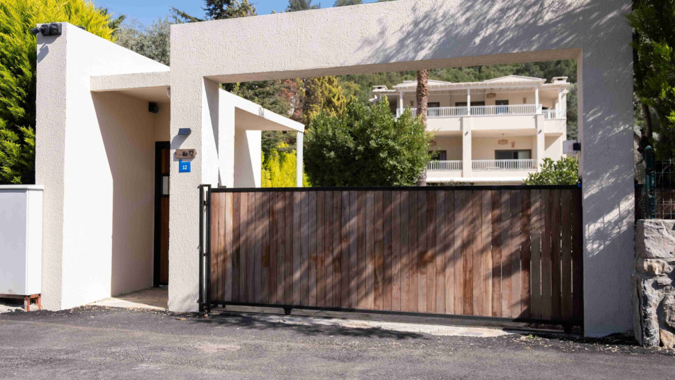 For rent Duplex Apartment Layout 2+1, with 2 bathrooms, balcony and terrace with access to the garden.