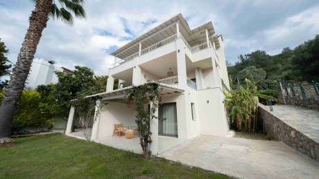 For rent Duplex Apartment Layout 2+1, with 2 bathrooms, balcony and terrace with access to the garden.