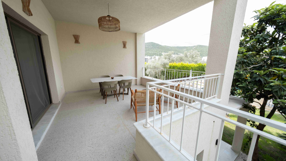 For rent Duplex Apartment Layout 2+1, with 2 Bathrooms, Balcony and Terrace with Access to the Pool