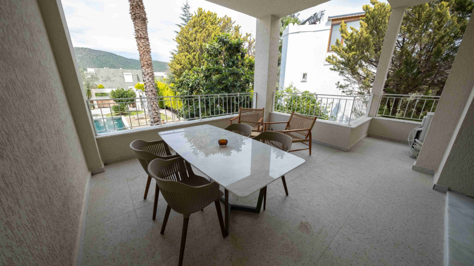 For rent Duplex Apartment Layout 2+1, with 2 Bathrooms, Balcony and Terrace with Access to the Pool