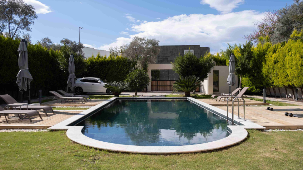 For rent Duplex Apartment Layout 2+1, with 2 Bathrooms, Balcony and Terrace with Access to the Pool