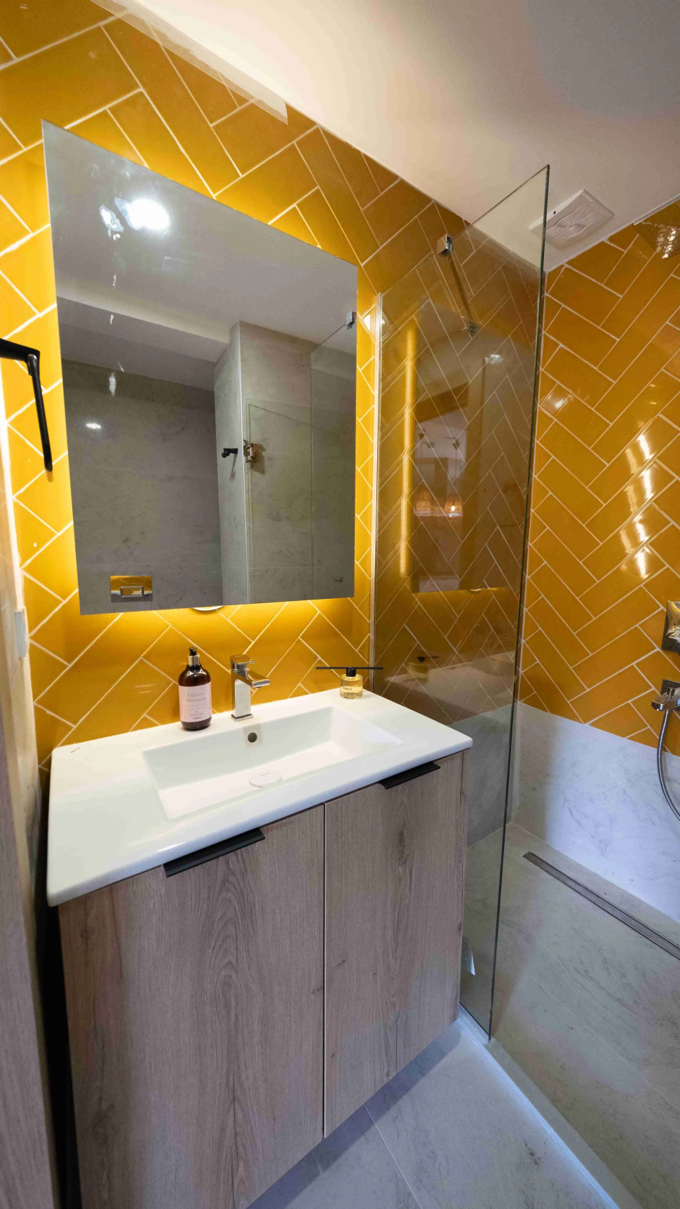 PENTHOUSE for rent Layout 2+1, 2 bathrooms, balcony and large terrace