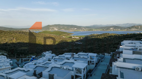 For sale apartment from the owner, ready 2+1 with a view of the lake.