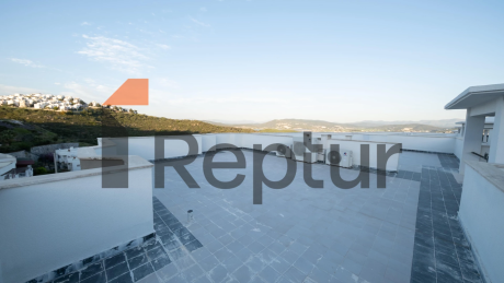 For sale apartment from the owner, ready 2+1 with a view of the lake.