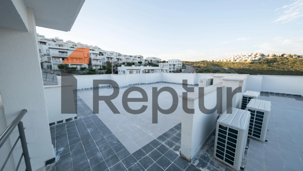 For sale apartment from the owner, ready 2+1 with a view of the lake.