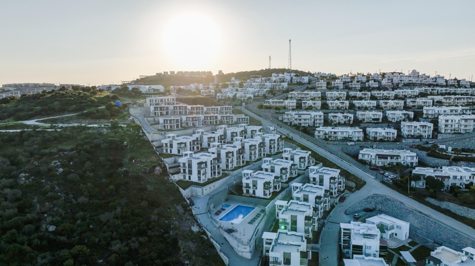 For sale apartment from the owner, ready 2+1 with a view of the lake.