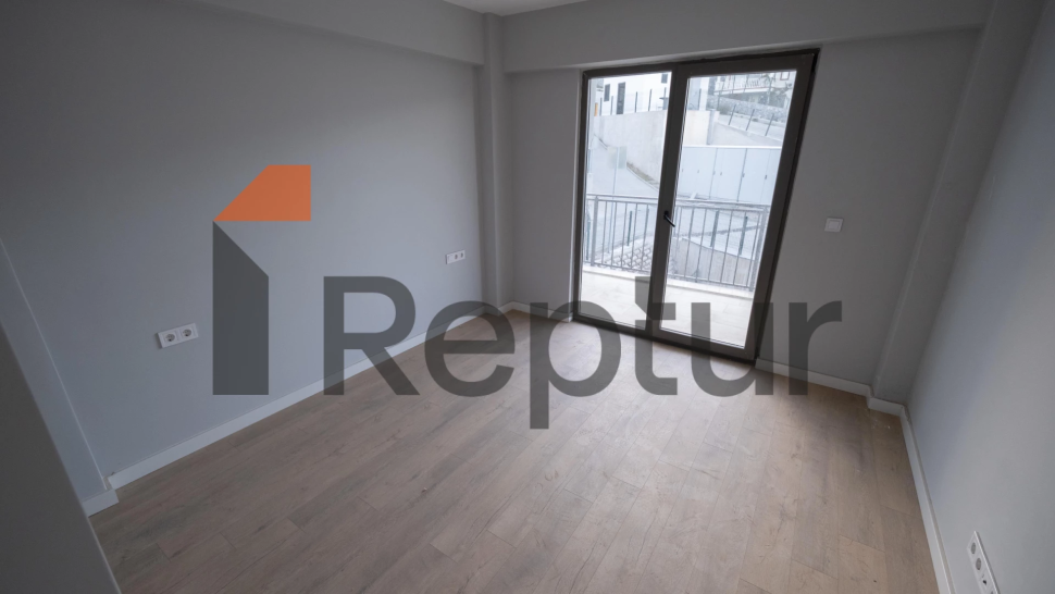 For sale apartment from the owner, ready 2+1 with a view of the lake.