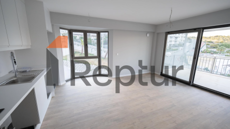 For sale apartment from the owner, ready 2+1 with a view of the lake.