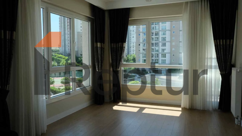 Furnished spacious apartment 2+1 for sale from the owner, Kucukcekmece district