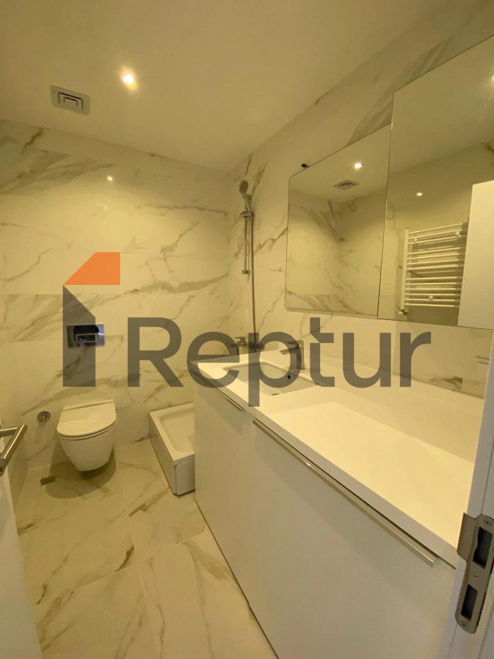 For sale apartment from the owner with a modern design 1+1 in the Bahcesehir area.