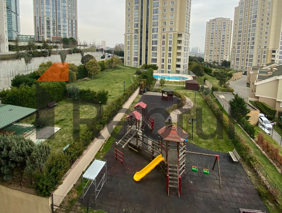 For sale apartment from the owner with a modern design 1+1 in the Bahcesehir area.