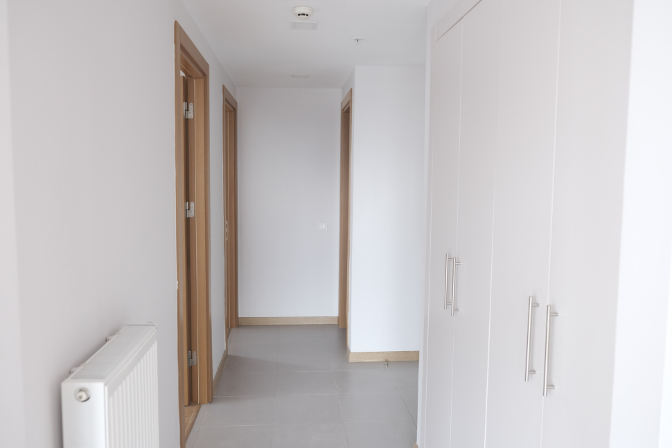 For sale spacious apartment from the owner 2+1 with large windows and two bathrooms Kadikoy district