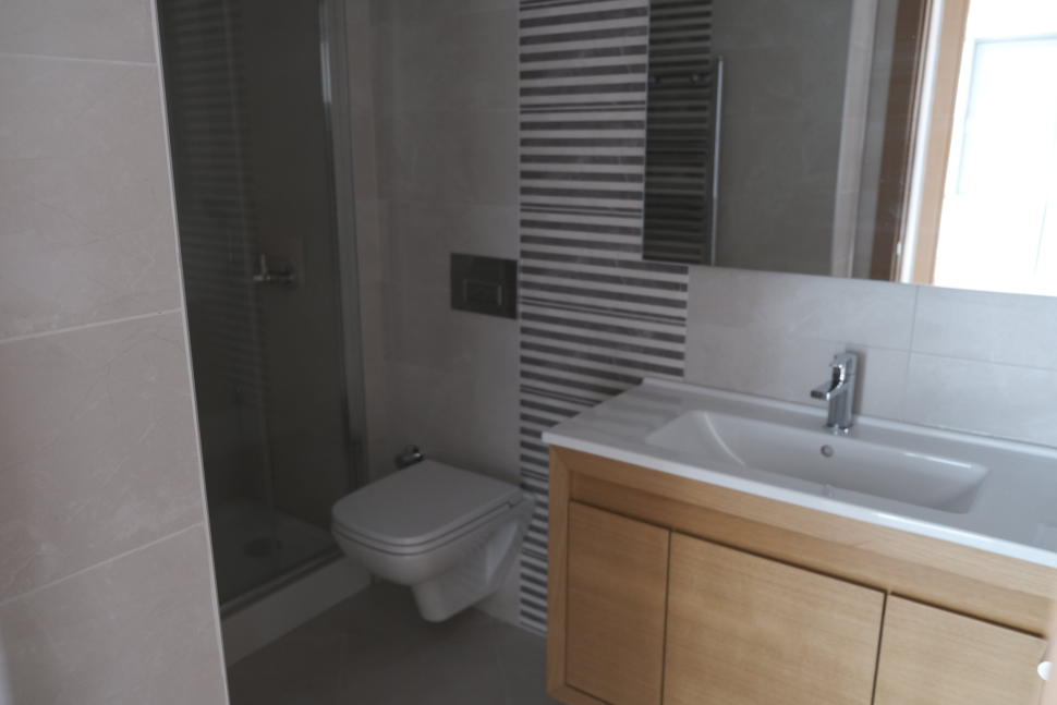 For sale spacious apartment from the owner 2+1 with large windows and two bathrooms Kadikoy district