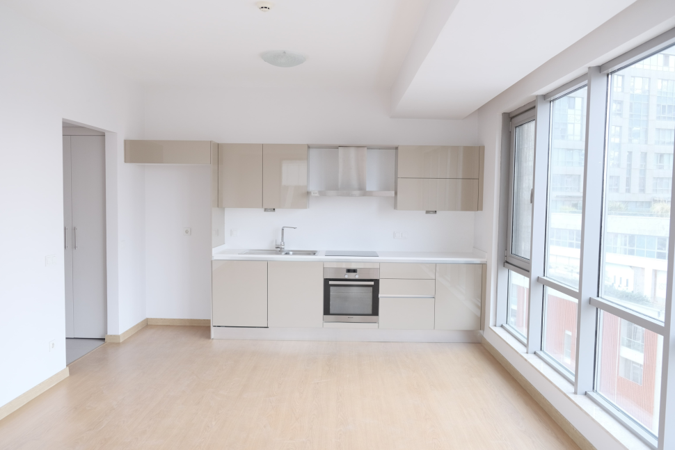 For sale spacious apartment from the owner 2+1 with large windows and two bathrooms Kadikoy district