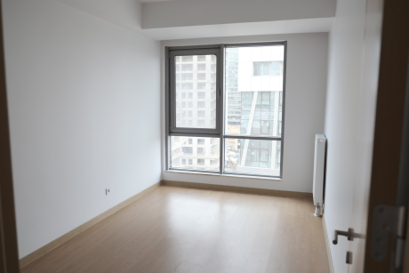 For sale spacious apartment from the owner 2+1 with large windows and two bathrooms Kadikoy district
