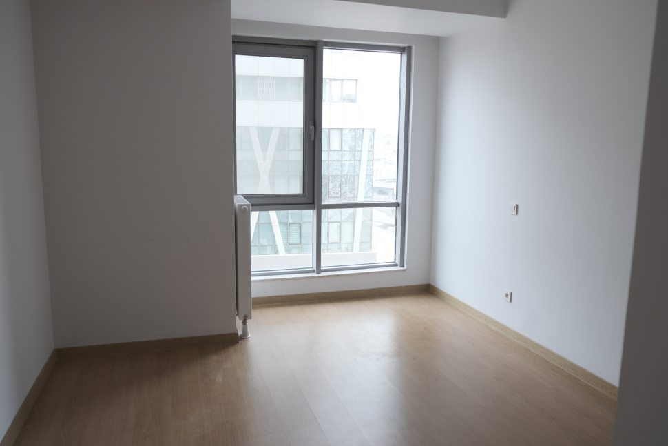 For sale spacious apartment from the owner 2+1 with large windows and two bathrooms Kadikoy district