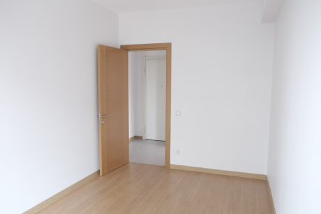 For sale spacious apartment from the owner 2+1 with large windows and two bathrooms Kadikoy district