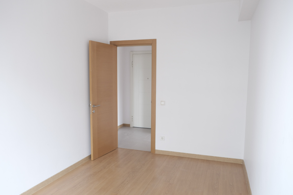 For sale spacious apartment from the owner 2+1 with large windows and two bathrooms Kadikoy district