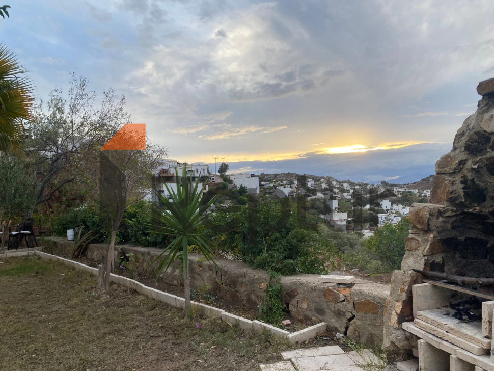 For sale 4+2 property from owner with sea view Gumusluk area