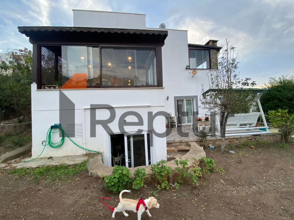 For sale 4+2 property from owner with sea view Gumusluk area