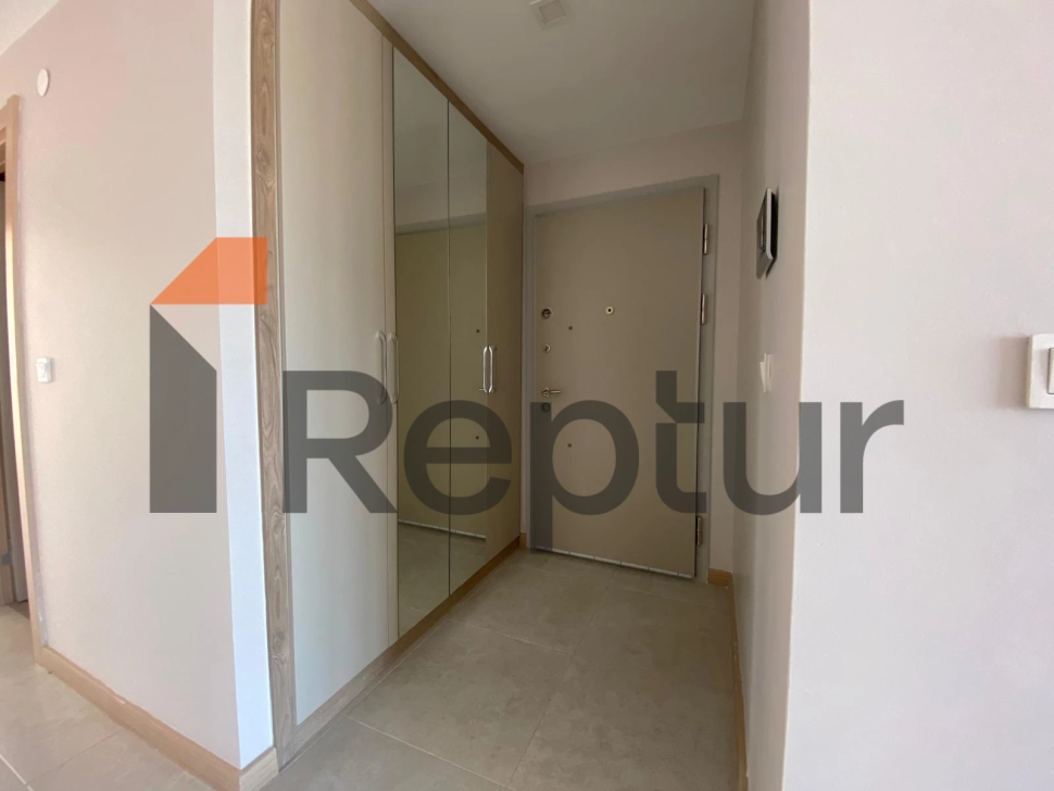 For sale apartment from the owner 2+1 with large windows in the historical center of Istanbul