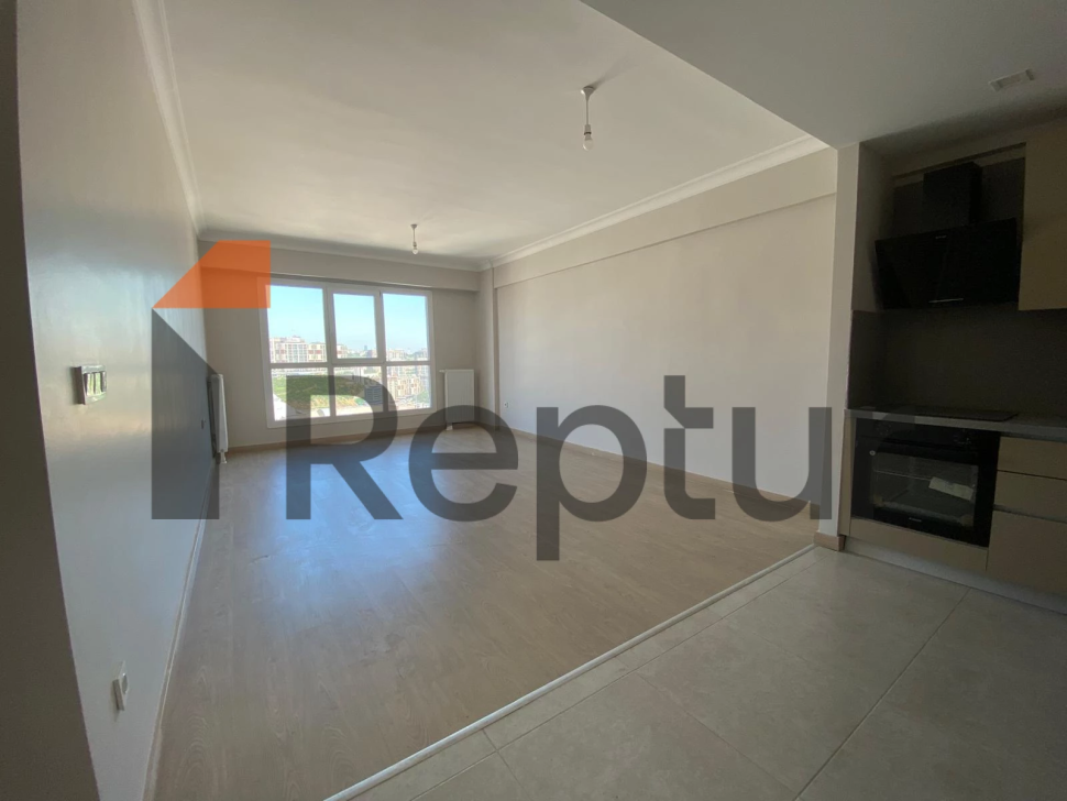 For sale apartment from the owner 2+1 with large windows in the historical center of Istanbul