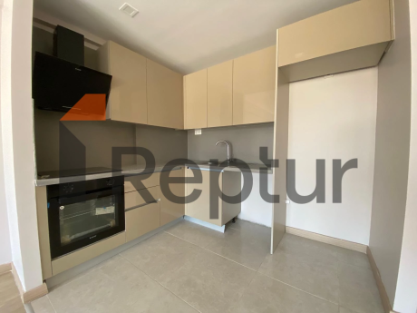 For sale apartment from the owner 2+1 with large windows in the historical center of Istanbul