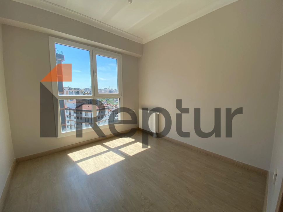 For sale apartment from the owner 2+1 with large windows in the historical center of Istanbul