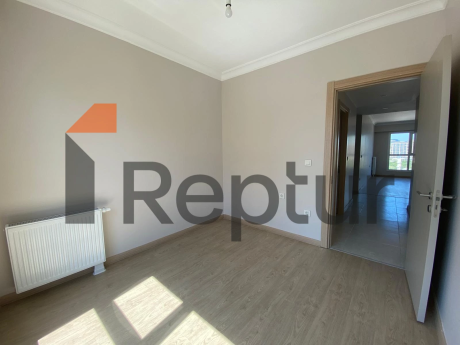 For sale apartment from the owner 2+1 with large windows in the historical center of Istanbul