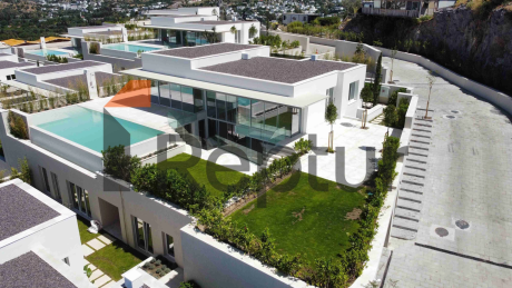 Modern villas with contemporary design overlooking the marina in Yalikavak