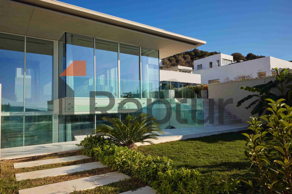 Modern villas with contemporary design overlooking the marina in Yalikavak