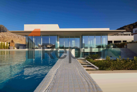 Modern villas with contemporary design overlooking the marina in Yalikavak