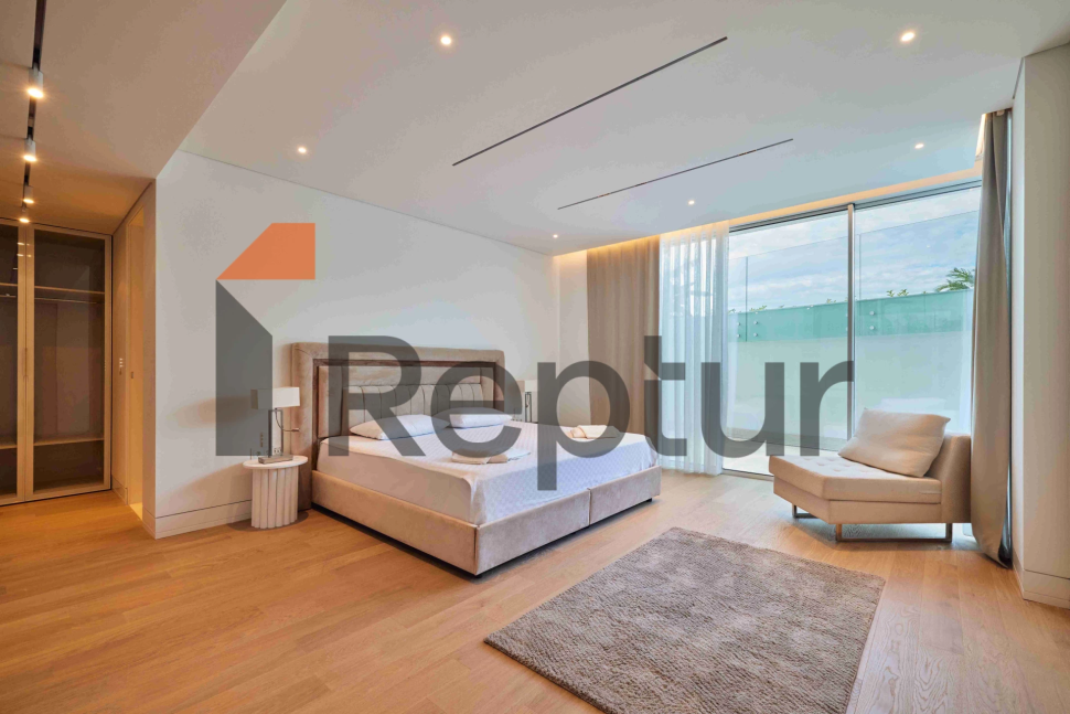 Modern villas with contemporary design overlooking the marina in Yalikavak