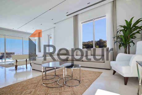 Modern villas with contemporary design overlooking the marina in Yalikavak