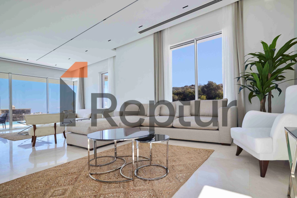 Modern villas with contemporary design overlooking the marina in Yalikavak