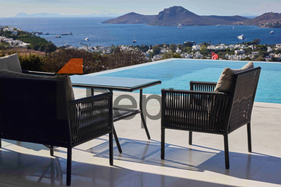 Modern villas with contemporary design overlooking the marina in Yalikavak