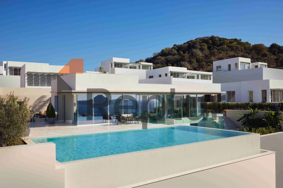 Modern villas with contemporary design overlooking the marina in Yalikavak